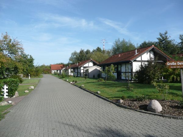 Straße durch das Feriendorf